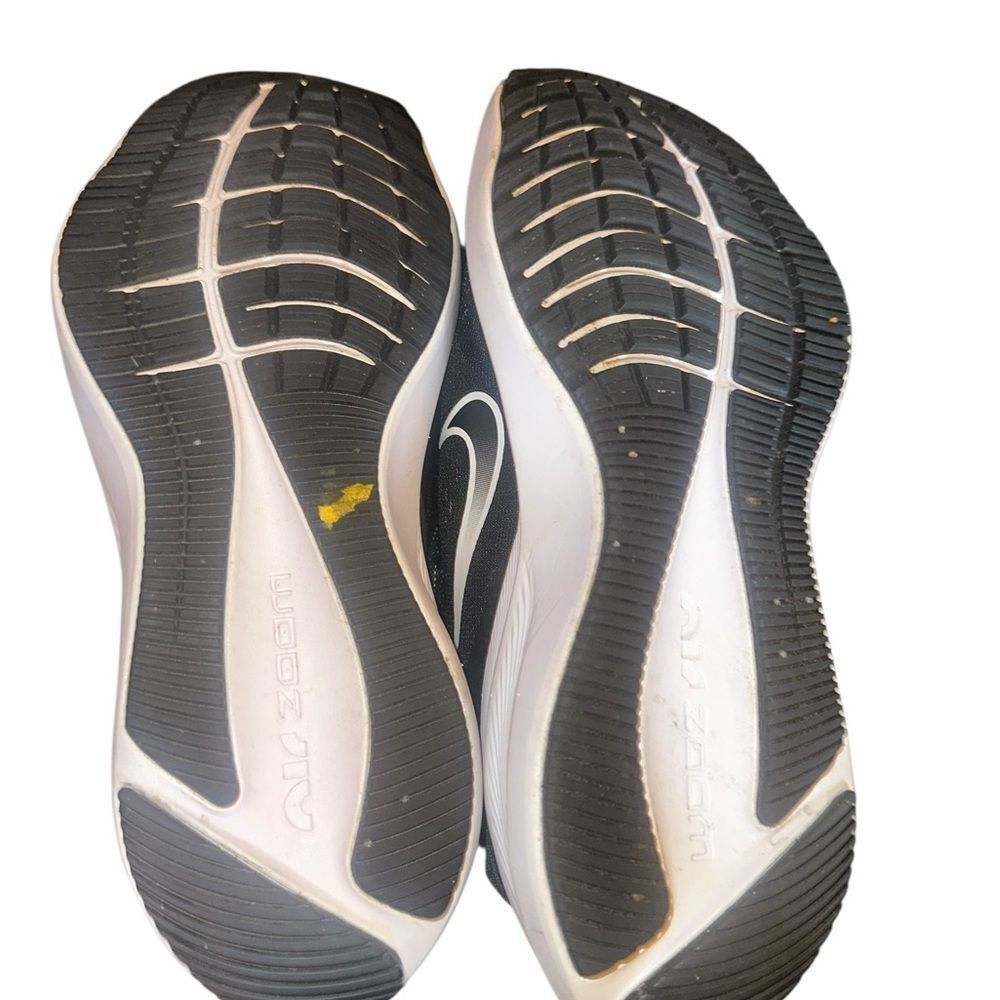 Nike Women’s Air Zoom Winflo 7 Black and White Running Shoes. Size 7.5 - Picture 5 of 8